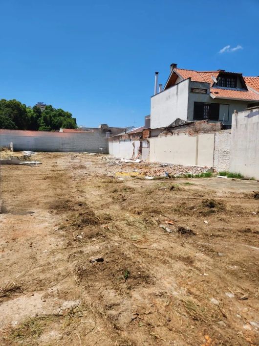 Terreno de 770m² à venda no Portão