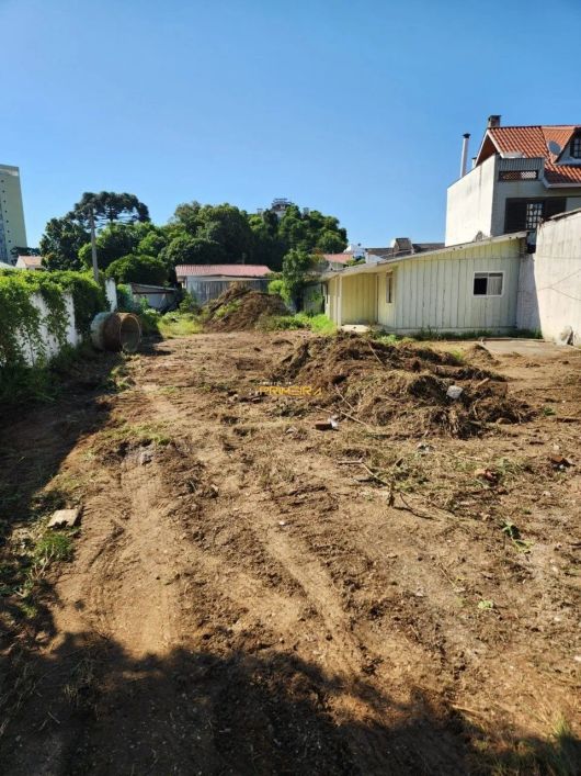 Terreno de 770m² à venda no Portão