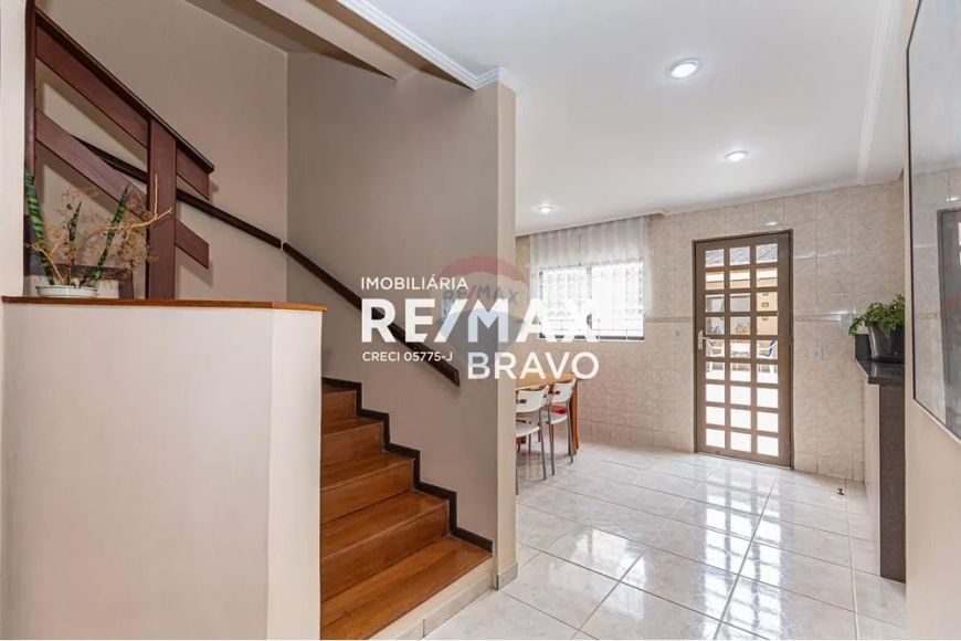 Sobrado – 290 m2 – 3 ou 4 Quartos – 3 Banheiros – 4 Vagas – Jardim das Américas – Curitiba/PR
