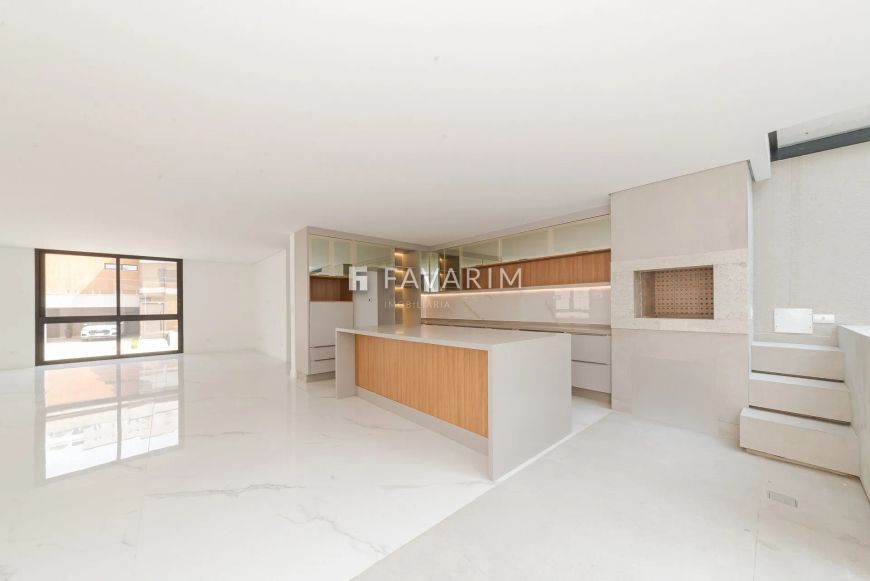 Casa com 3 suítes no condomínio Pinehill, no Campo Comprido.