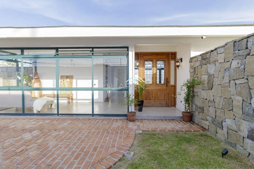 Casa térrea de 256m² à venda no São Braz, Curitiba