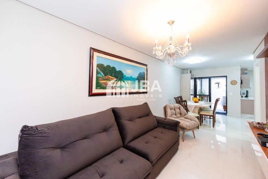 Triplex mobiliado para venda possui 161 m2 com 3 suítes em Hauer - Curitiba - PR