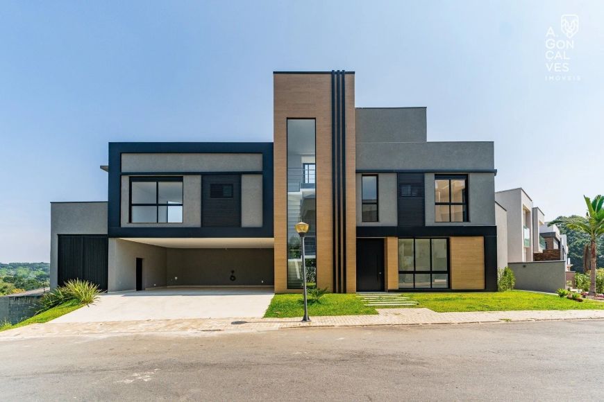 Casa em Condomínio, 03 Suítes, 06 Vagas, Churrasqueira à Carvão, Cascatinha, Curitiba.