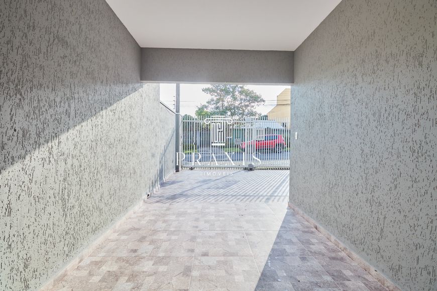 Casa com 4 quartos à venda em Capão Raso, Curitiba/PR.