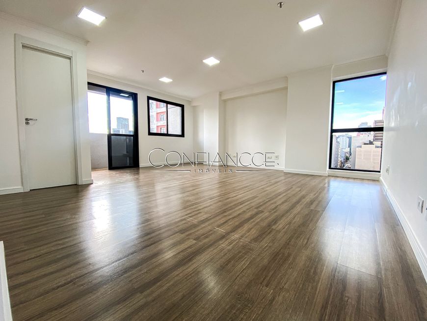 Sala comercial à venda no Centro de Curitiba/PR | Confiancce Imóveis