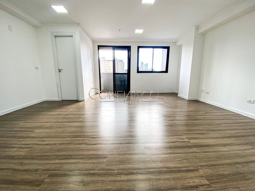 Sala comercial à venda no Centro de Curitiba/PR | Confiancce Imóveis