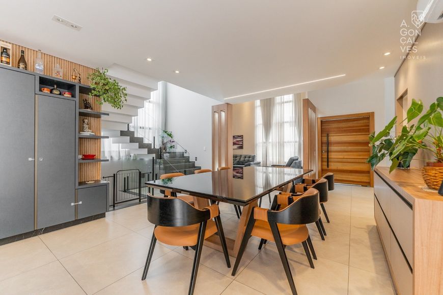 Casa em condomínio, 05 suítes, 05 vagas, churrasqueira à carvão, Cascatinha, Curitiba