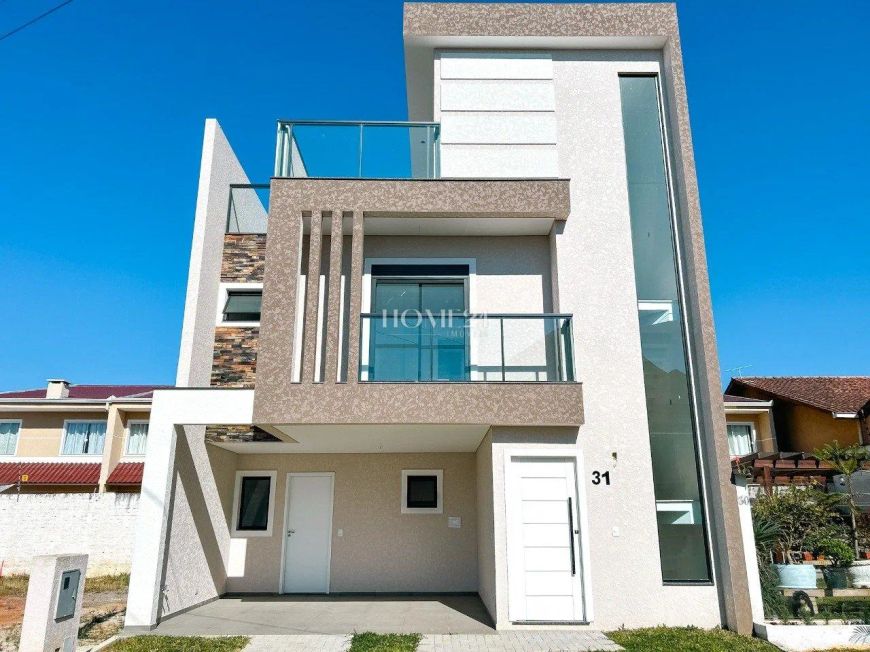SOBRADO A VENDA NO DI TREVISO UMBARÁ 3 QUARTOS