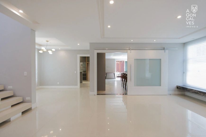 Casa em Condomínio, 04 Quartos, 06 Vagas, Espaço Gourmet, Jardim das Américas, Curitiba.