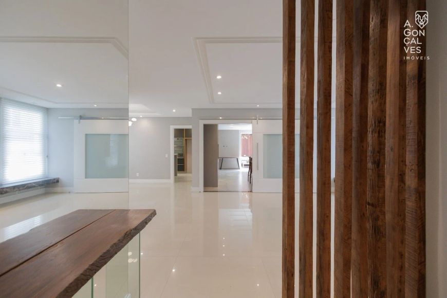 Casa em Condomínio, 04 Quartos, 06 Vagas, Espaço Gourmet, Jardim das Américas, Curitiba.
