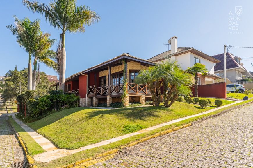 Casa Térrea em Condomínio Fechado, 03 Suítes, 04 Vagas, Santa Felicidade, Curitiba.