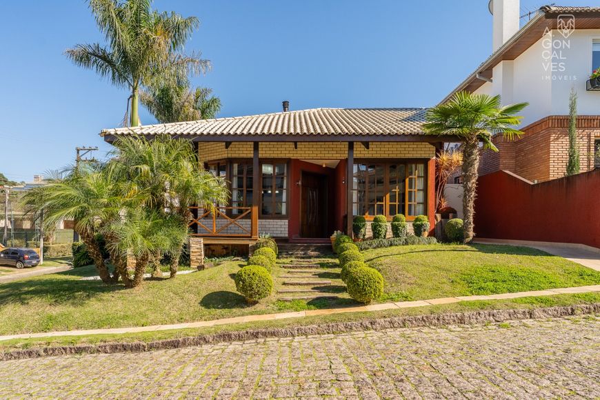 Casa Térrea em Condomínio Fechado, 03 Suítes, 04 Vagas, Santa Felicidade, Curitiba.