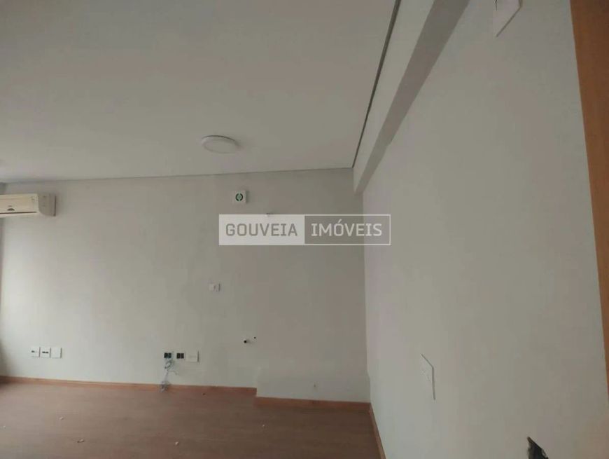 Sala Comercial com 19 m², aluguel de R$1.000 + Taxas - Centro, Curitiba (PR)
