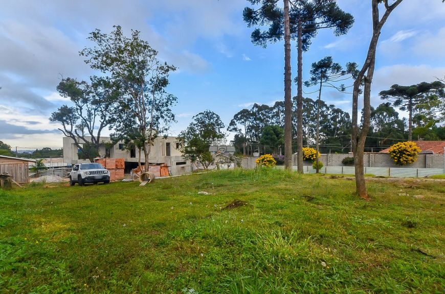 Imóvel para venda tem 989 metros quadrados em Butiatuvinha - Curitiba - PR