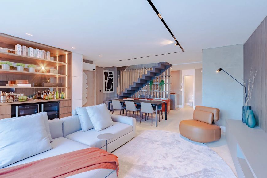 Duplex para venda tem 216 metros quadrados com 3 quartos em Cabral - Curitiba - PR