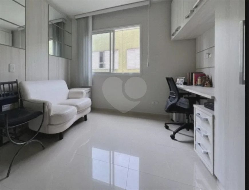 Imóvel para venda possui 72 metros quadrados com 2 quartos em Água Verde - Curitiba - PR