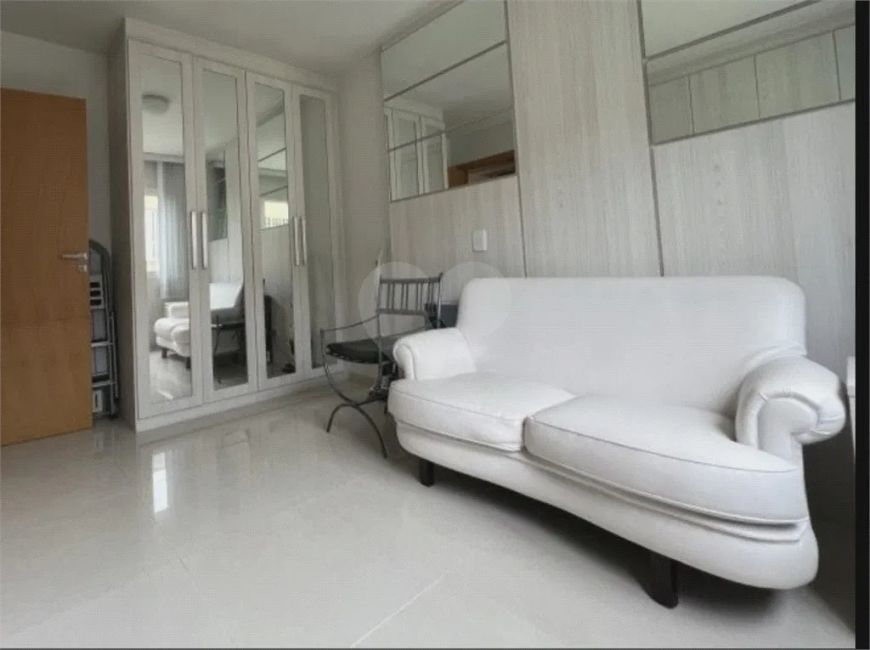 Imóvel para venda possui 72 metros quadrados com 2 quartos em Água Verde - Curitiba - PR