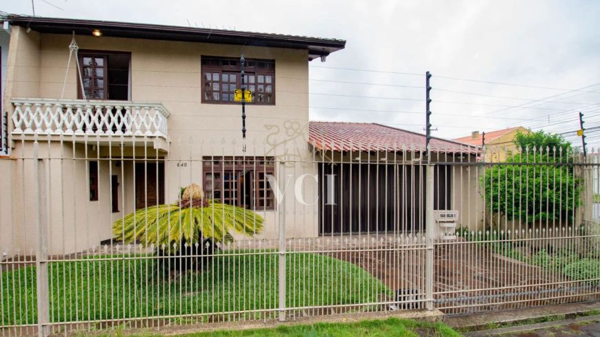 Sobrado para venda com 112 metros quadrados com 4 quartos em Hauer - Curitiba - PR
