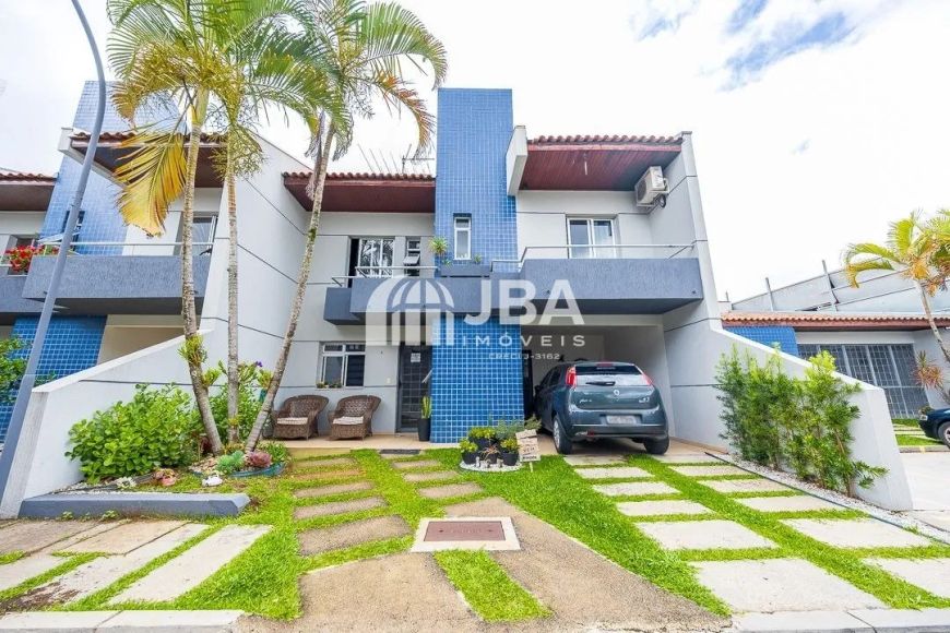 LINDO SOBRADO EM CONDOMÍNIO FECHADO