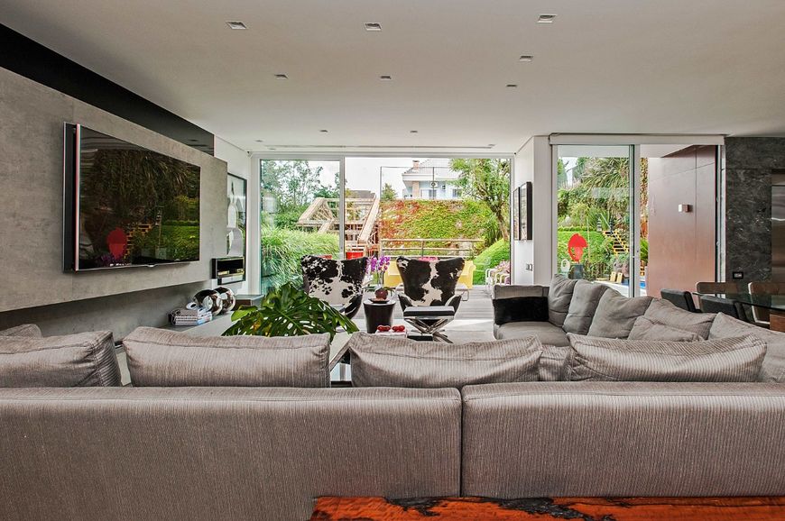 Casa para venda tem 452 metros quadrados com 3 quartos em Santo Inácio - Curitiba - PR
