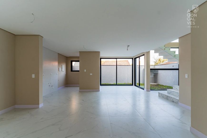 Casa em Condomínio, 03 Quartos, 04 Vagas, Santa Felicidade, Curitiba.