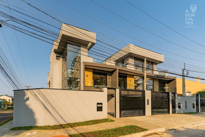 Casa em Condomínio, 03 Quartos, 04 Vagas, Santa Felicidade, Curitiba.
