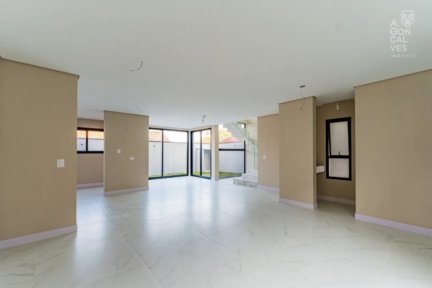 Casa em Condomínio, 03 Quartos, 04 Vagas, Santa Felicidade, Curitiba.