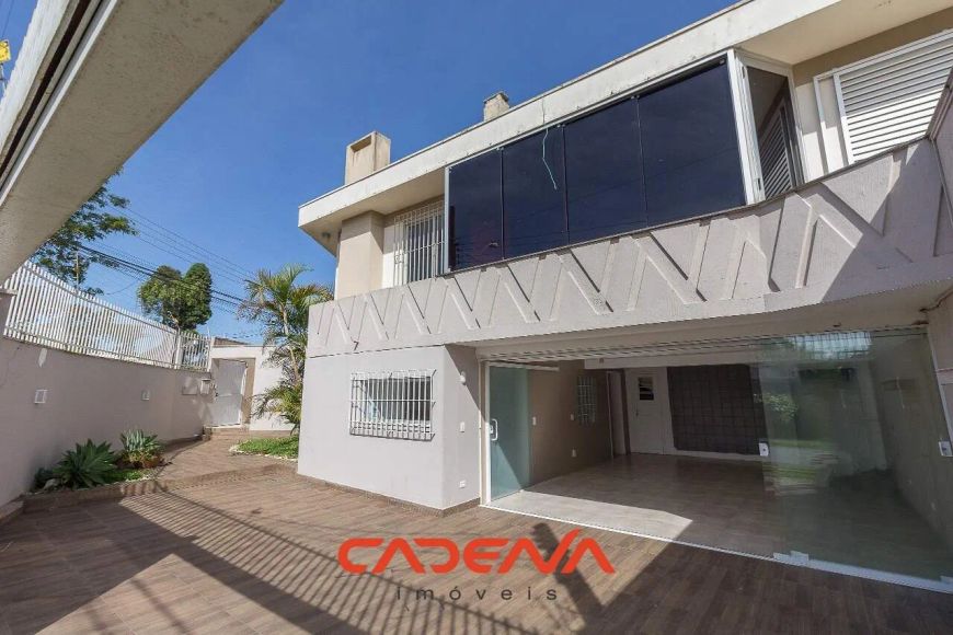 Casa com 3 quartos e 2 vagas para aluguel no Ahu