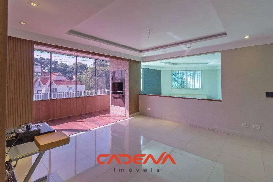 Casa com 3 quartos e 2 vagas para aluguel no Ahu