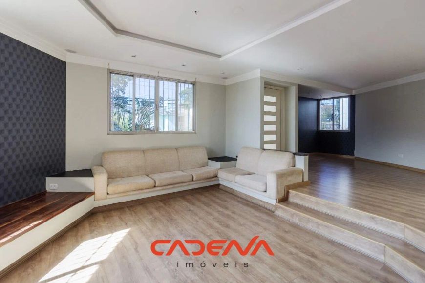 Casa com 3 quartos e 2 vagas para aluguel no Ahu