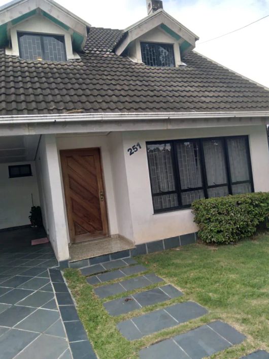 Excelente Sobrado com 297m2 5 dorm (2suites) no Guaíra - Curitiba - PR