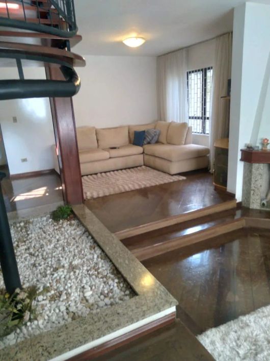 Excelente Sobrado com 297m2 5 dorm (2suites) no Guaíra - Curitiba - PR