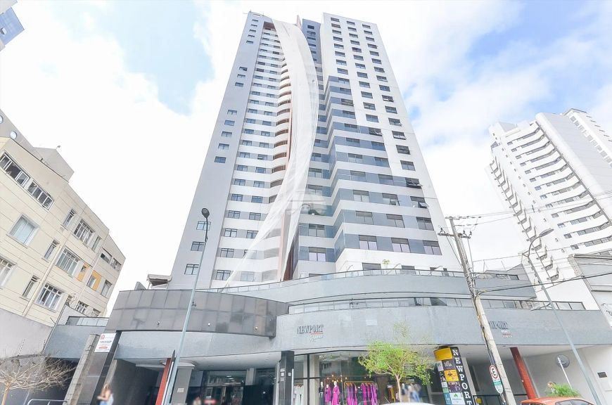 Centro comercial para venda possui 28 m² em Centro - Curitiba - PR