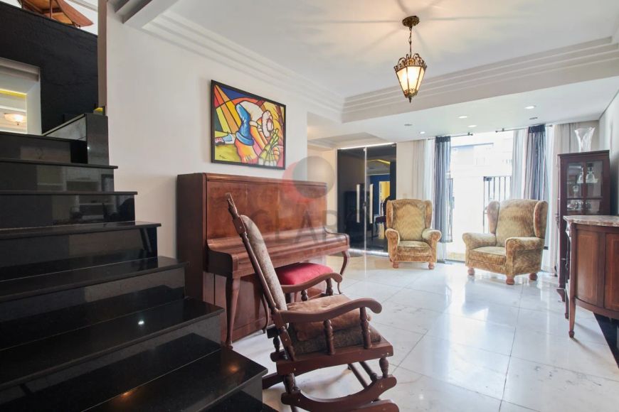 VENDE CASA 4 QUARTOS - (300,00 M² AVERBADOS + ÁREA NÃO AVERBADA) - JARDIM DAS AMÉRICAS.