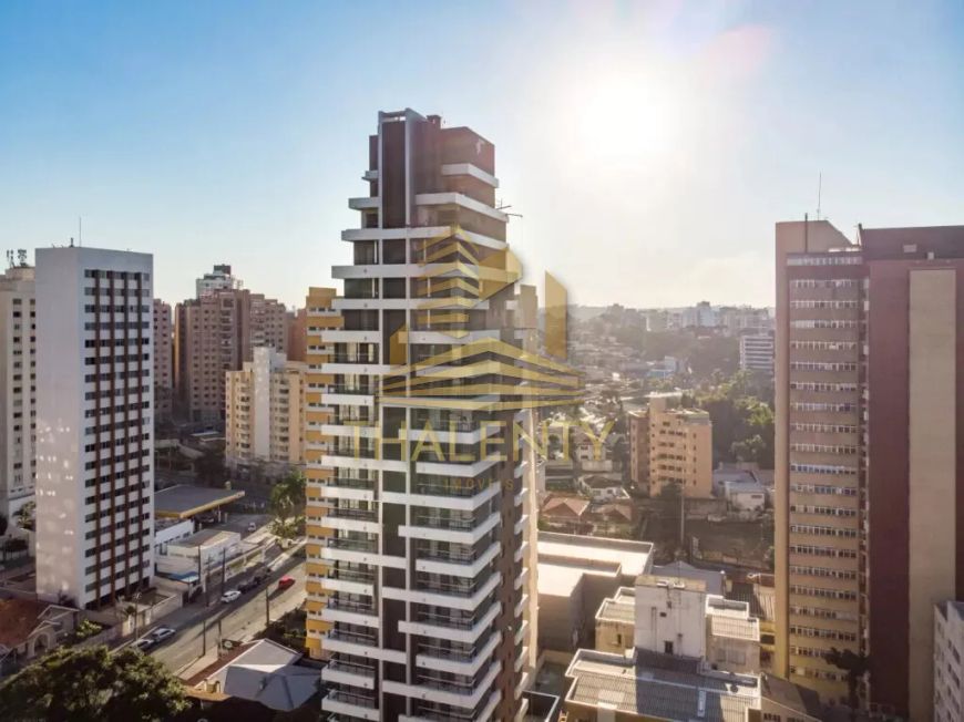 Apartamento com 03 quartos em um dos locais mais nobres da cidade de Curitiba, localizado no bairro