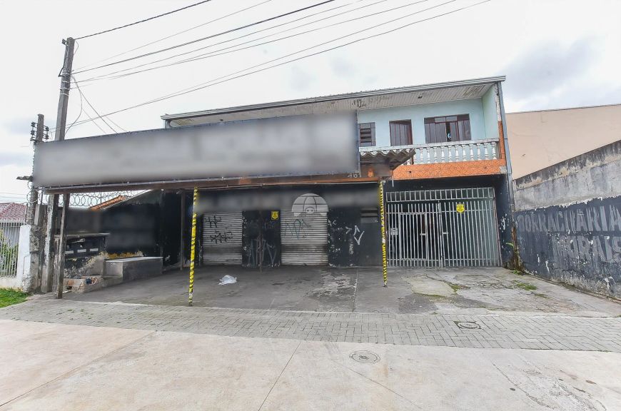 Sobrado para venda com 3 quartos em Xaxim - Curitiba - PR