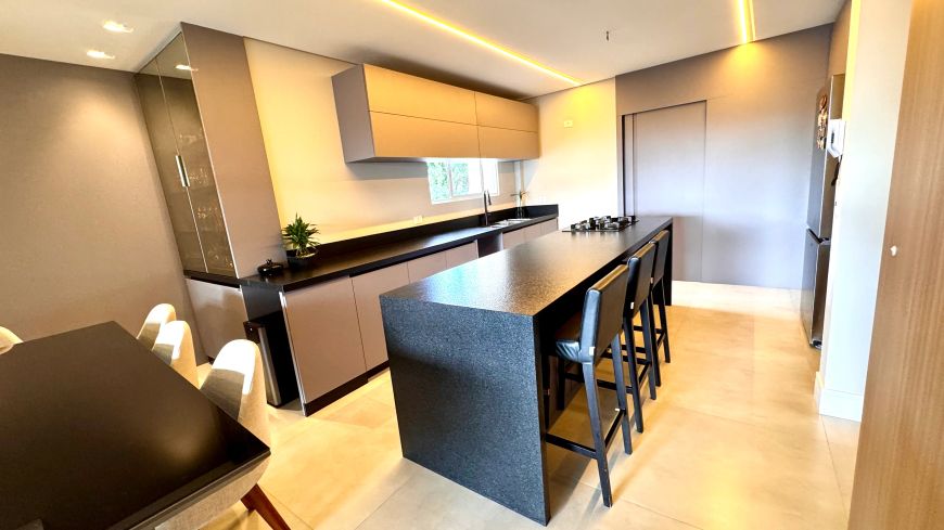 Belíssimo Apartamento com 3 suítes no Ahú!