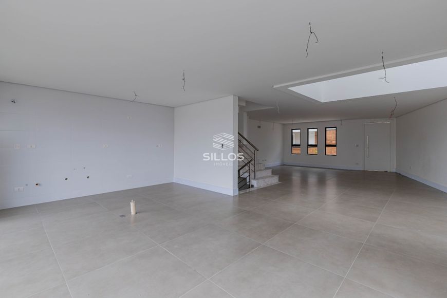 Sobrado com terraço, 3 Suítes, 4 Vagas no Santo Inácio
