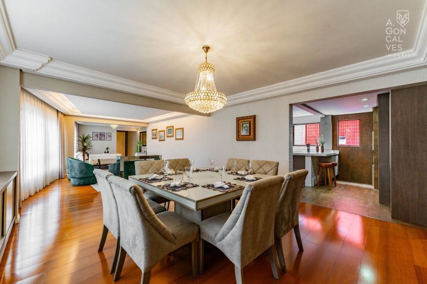 Apartamento, 04 Quartos, 02 Suítes, 03 Vagas, Churrasqueira à Carvão, Batel, Curitiba.