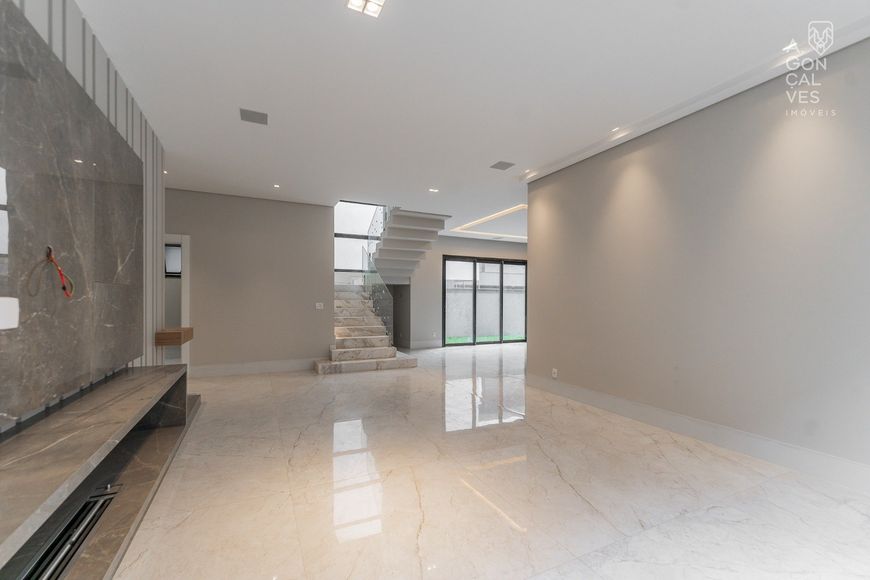 Casa em Condomínio, 04 Suítes, 03 Vagas, Alto Padrão, Uberaba, Curitiba.