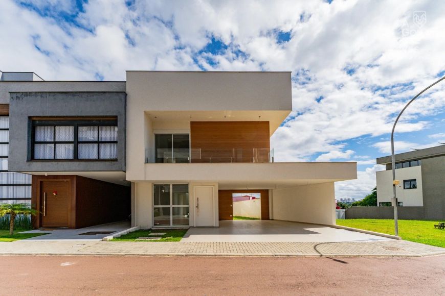 Casa em Condomínio, 03 Suítes, 02 Vagas, Terraço, Bacacheri, Curitiba.