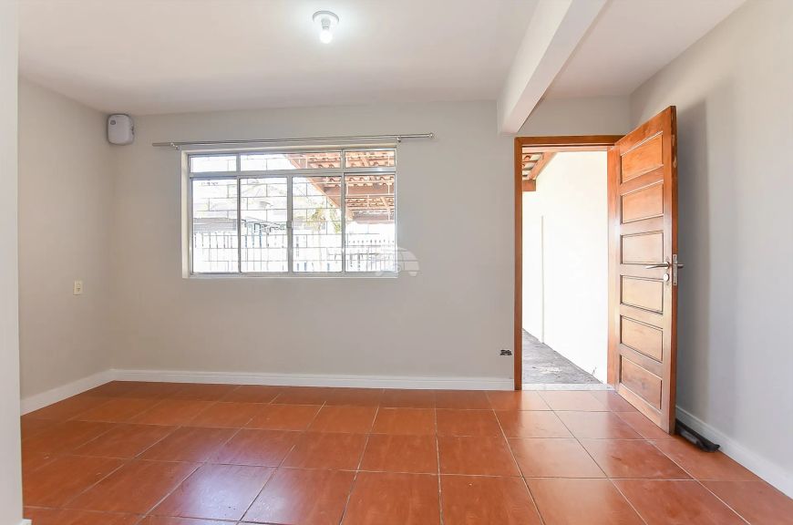 Imóvel para venda tem 143 metros quadrados em Cajuru - Curitiba - PR