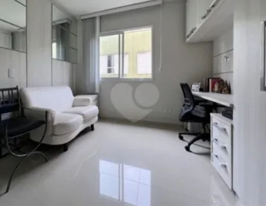 Oportunidade possui 72 m² com 2 quartos no bairro Água Verde - Curitiba - PR