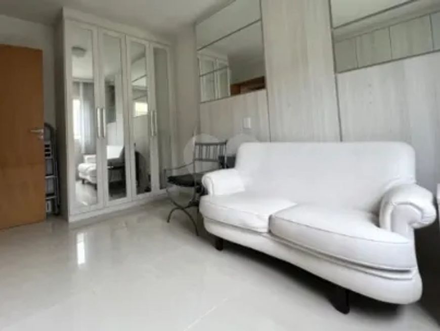Oportunidade possui 72 m² com 2 quartos no bairro Água Verde - Curitiba - PR