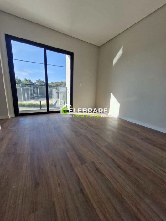 MARAVILHOSO SOBRADO EM CONDOMÍNIO, 03 SUÍTES, 02 SACADAS.