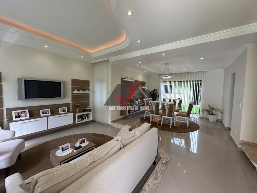 Casa Alto Padrão à venda, bairro Pinheirinho em Curitiba.