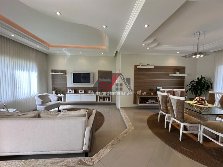 Casa Alto Padrão à venda, bairro Pinheirinho em Curitiba.