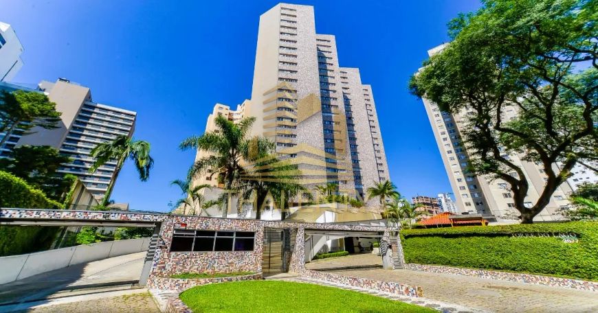 Apartamento com 03 quartos em uma localização imbatível na Avenida Padre Agostinho, no Bigorrilho.