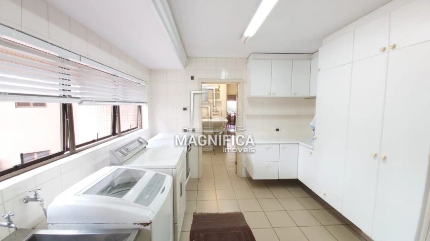 Excelente apartamento, em um dos endereços mais tradicionais de Curitiba, a Avenida Visconde de Guar