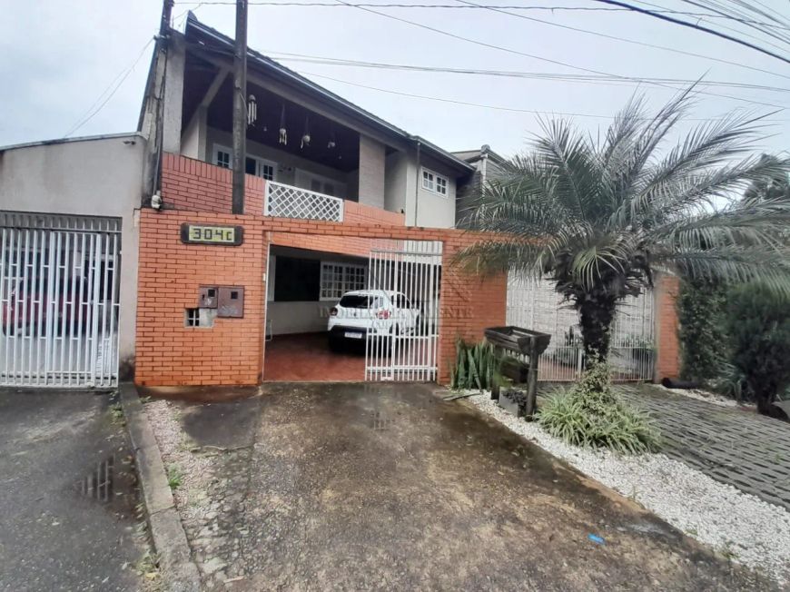 Sobrado Com 5 quartos, 2 suite, sala, 3 banheiros, 2 vagas de garagem